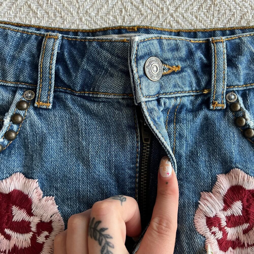 Free People Embroidered Wild Rose Denim Mini Skirt Size 26/2 - Picture 4 of 7